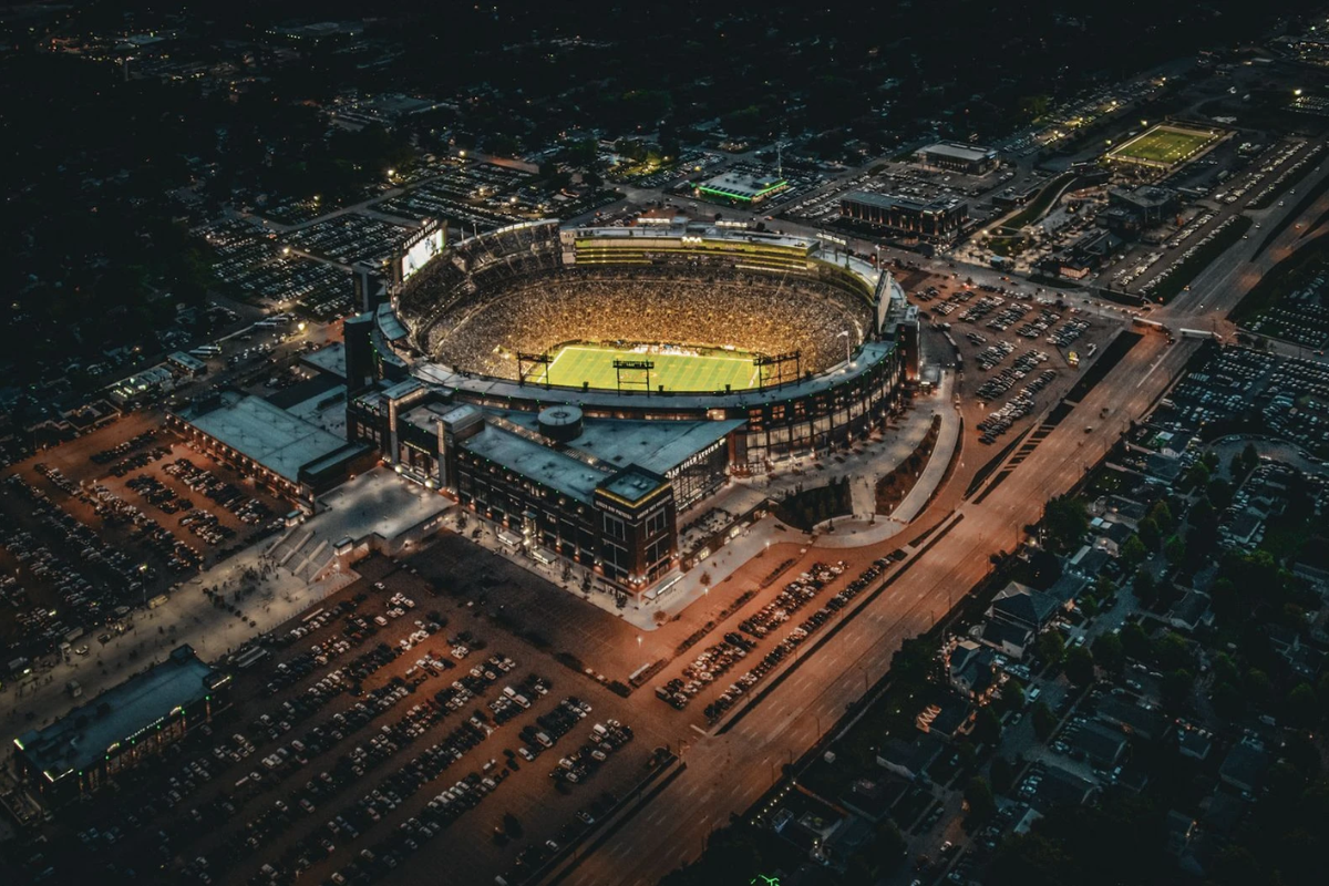 Com seis jogos de primetime na temporada, o Packers será uma das estrelas da liga na tv em 2026. Cinco desses jogos serão no Lambeau Field.